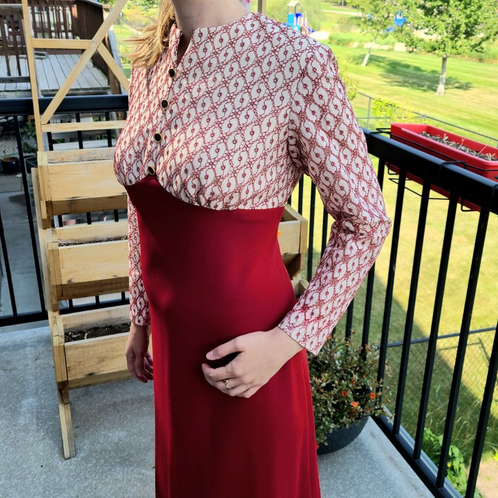 Vintage red and cream maxi dress from 1970s. - Picture 3 of 14